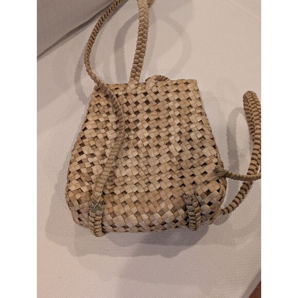 Vintage Woven Straw Backpack – Artisanal Craft – Repair or Repurpose - Picture 3 of 7
